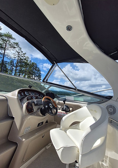 Sea Ray Sundancer 315 | Mercruiser 496 MAG | Webasto | Mye utstyr | Quickrest 18 of 30
