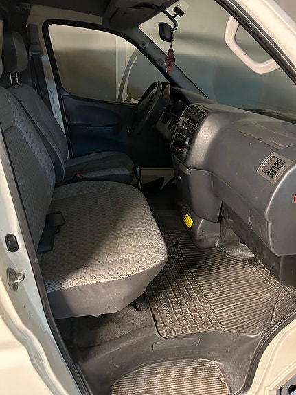 Toyota HiAce 8 of 8