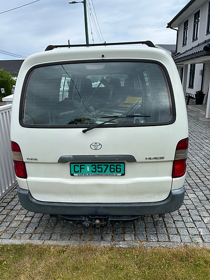Toyota HiAce 3 of 8