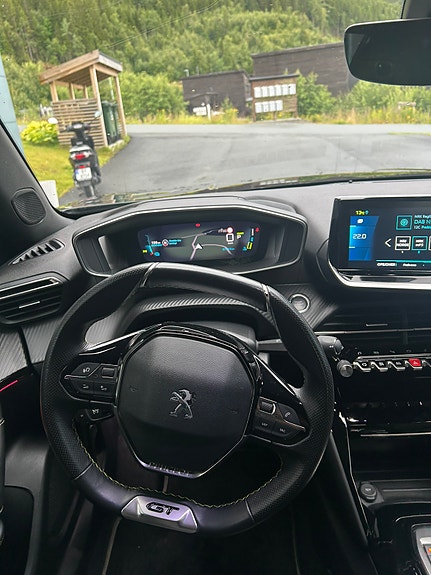 Peugeot e-2008 4 of 19