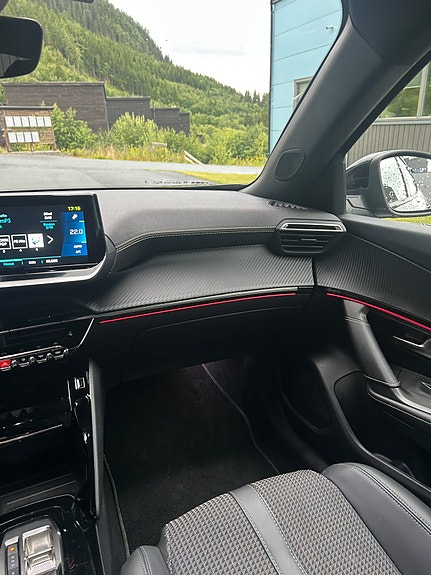 Peugeot e-2008 7 of 19