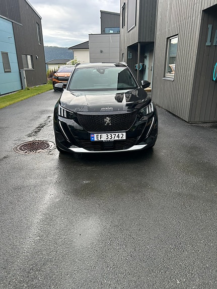 Peugeot e-2008 14 of 19