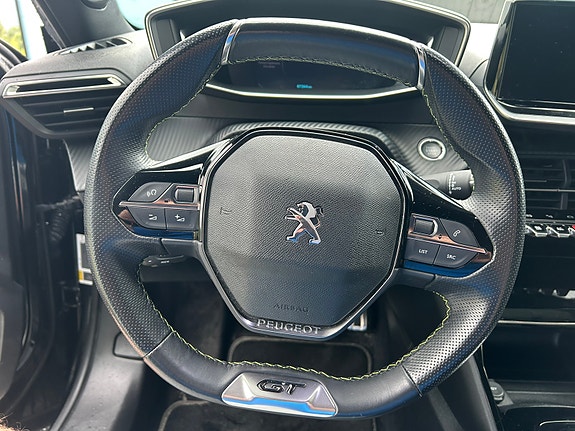 Peugeot e-2008 19 of 19