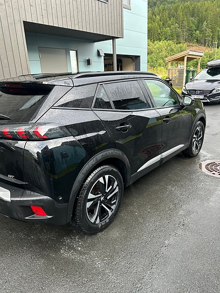 Peugeot e-2008 12 of 19