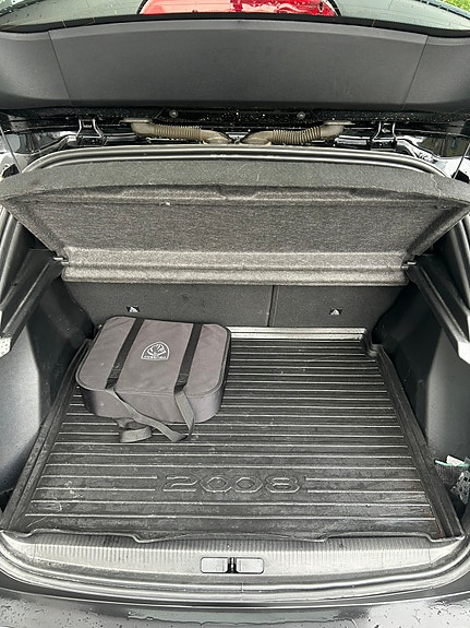 Peugeot e-2008 10 of 19