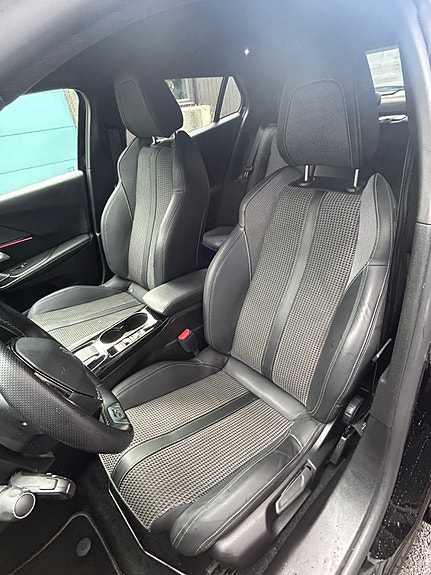 Peugeot e-2008 18 of 19