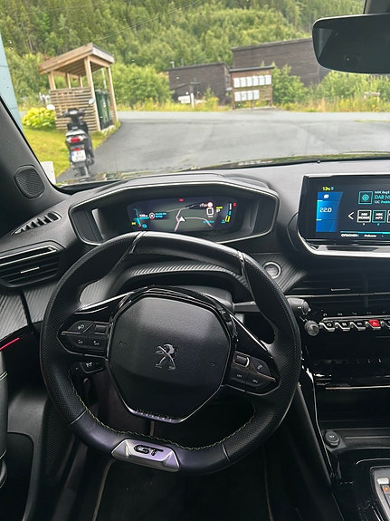 Peugeot e-2008 5 of 19
