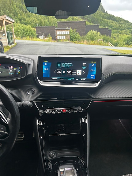 Peugeot e-2008 6 of 19