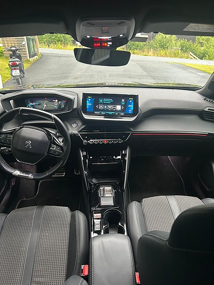 Peugeot e-2008 9 of 19