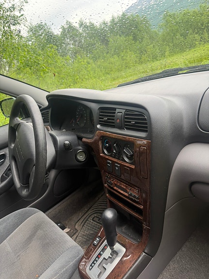 Subaru Legacy 5 of 8