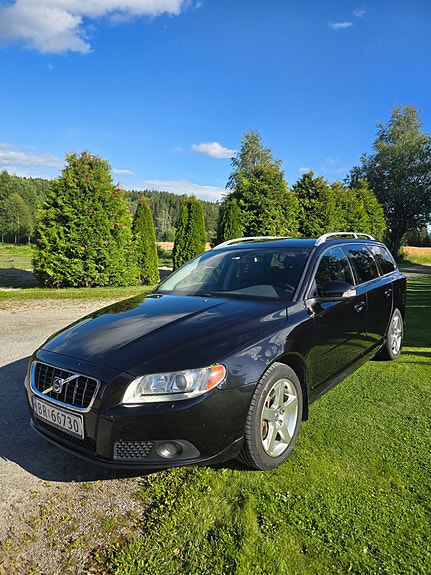 Volvo V70 2 of 5