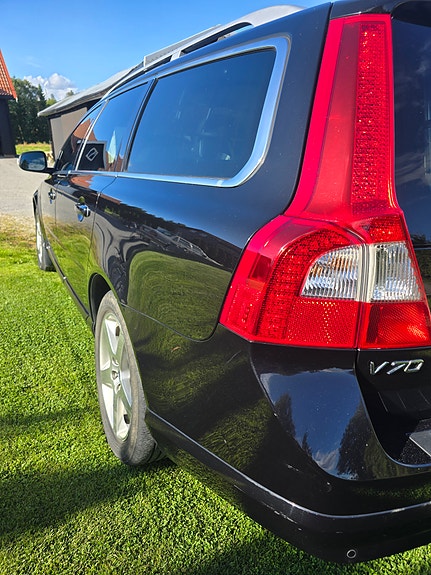 Volvo V70 3 of 5
