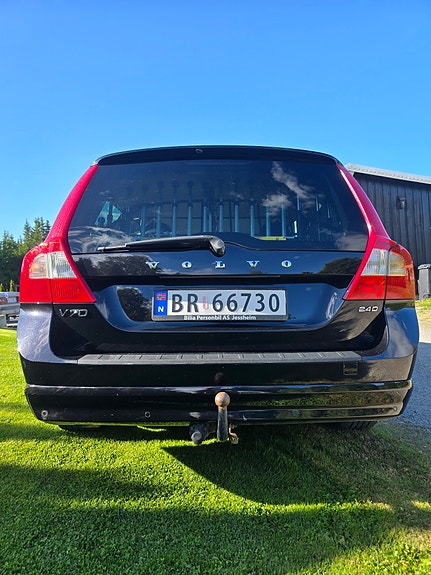 Volvo V70 4 of 5