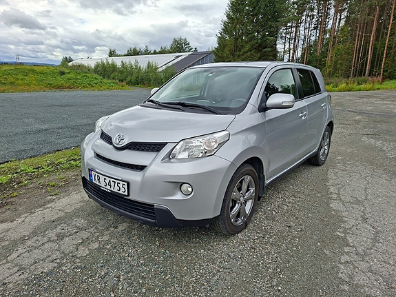 Toyota Urban Cruiser 3 of 5