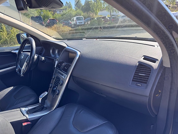 Volvo XC60 15 of 23