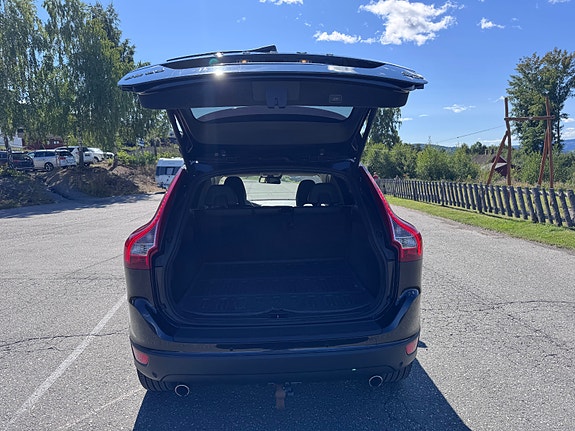 Volvo XC60 9 of 23