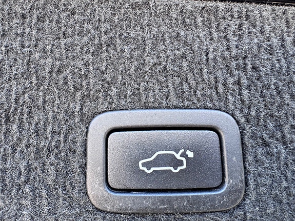 Volvo XC60 10 of 23
