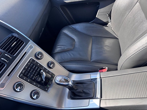 Volvo XC60 16 of 23