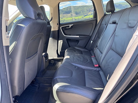 Volvo XC60 12 of 23