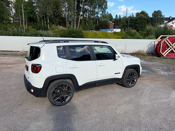 Jeep Renegade 5 of 5