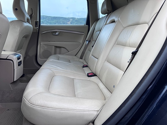 Volvo V70 15 of 23