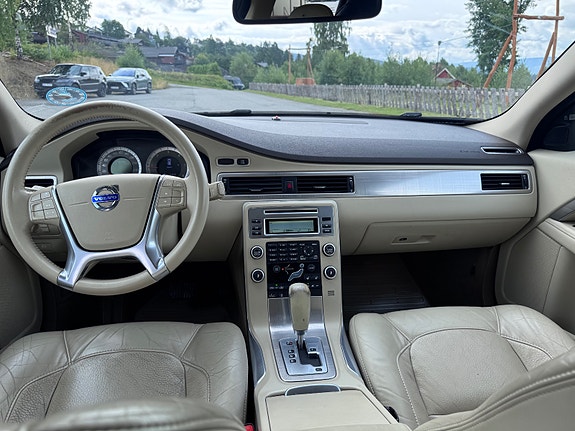 Volvo V70 17 of 23