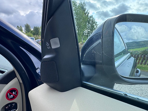 Volvo V70 13 of 23