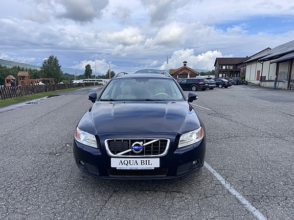 Volvo V70 2 of 23
