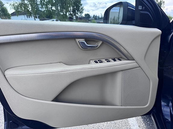 Volvo V70 12 of 23