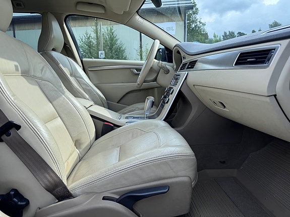 Volvo V70 16 of 23