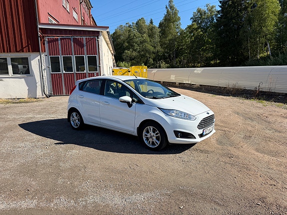 Ford Fiesta 2 of 22