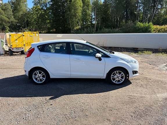 Ford Fiesta 3 of 22