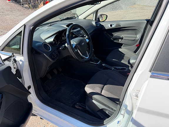Ford Fiesta 13 of 22