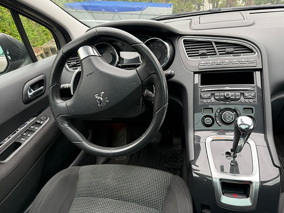 Peugeot 5008 2 of 19