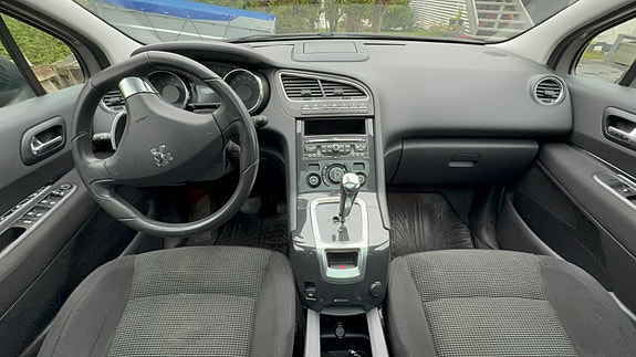 Peugeot 5008 5 of 19