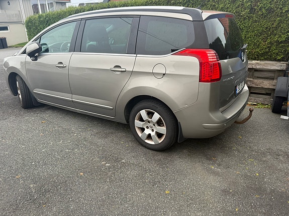 Peugeot 5008 17 of 19