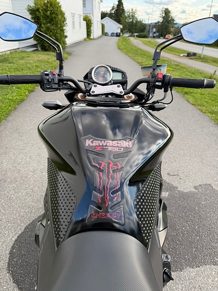 Kawasaki Z 750R Black Edition 10 of 21