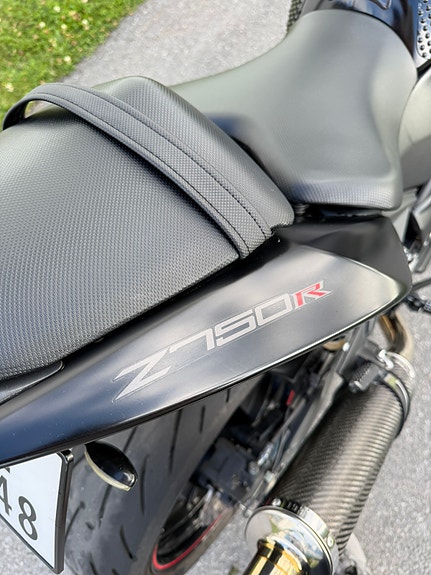 Kawasaki Z 750R Black Edition 7 of 21