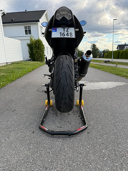 Kawasaki Z 750R Black Edition 9 of 21