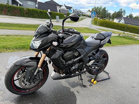Kawasaki Z 750R Black Edition 4 of 21