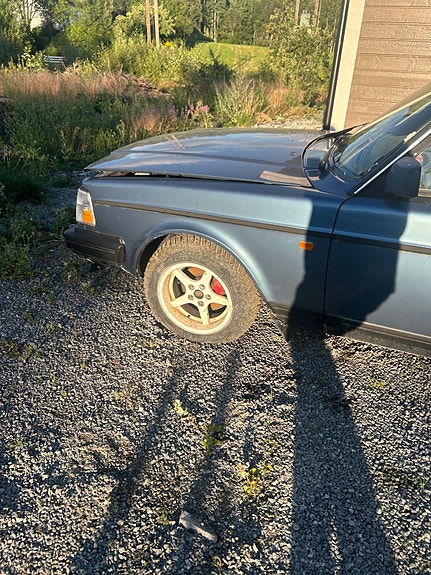 Volvo 240 3 of 5