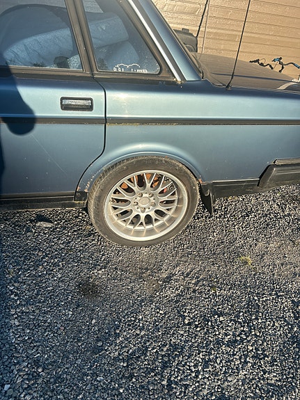 Volvo 240 2 of 5