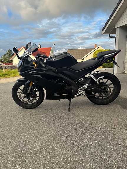 Yamaha YZF-R 125 2 of 10