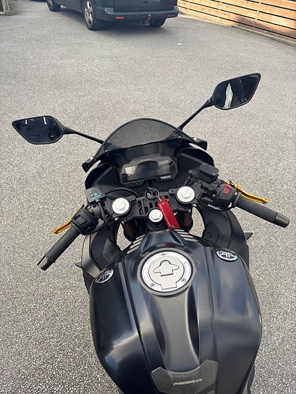 Yamaha YZF-R 125 4 of 10