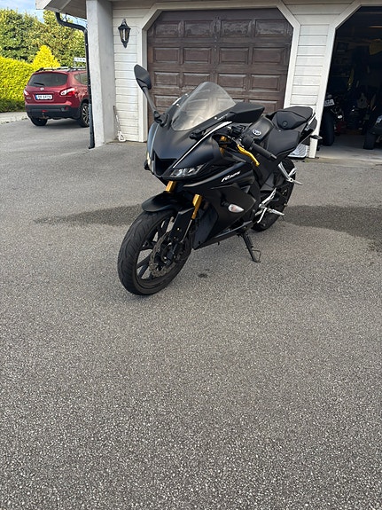 Yamaha YZF-R 125 3 of 10