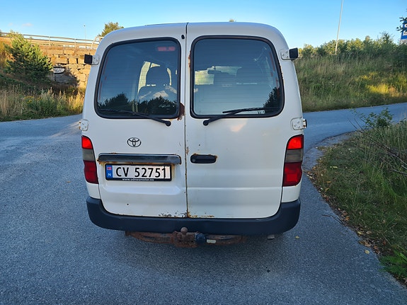 Toyota HiAce 7 of 26