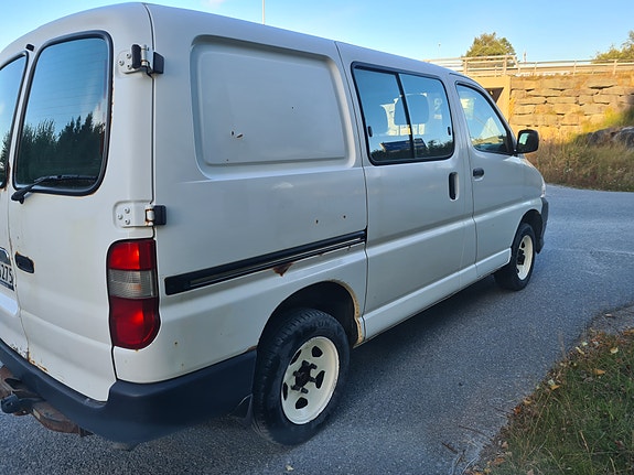 Toyota HiAce 6 of 26