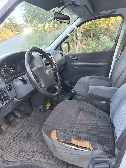 Toyota HiAce 19 of 26