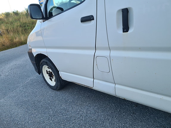 Toyota HiAce 17 of 26