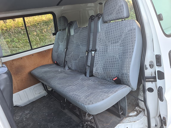 Toyota HiAce 22 of 26